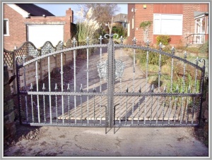 Aire Wrought Iron Driveway Gate